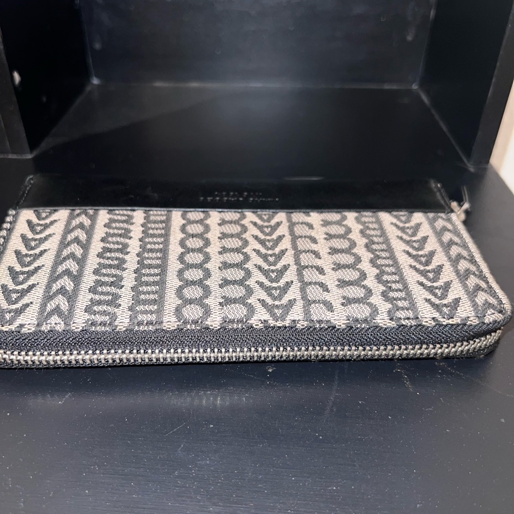 Marc Jacobs The Monogram Zip-Up Continental Wallet - Picture 3 of 10
